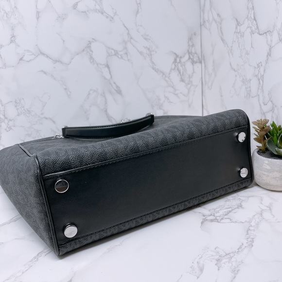 Michael Kors Blaire chain tote - Picture 9 of 10